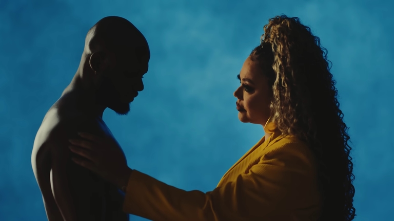 Akwaboah X Nadia Buari - Smile Again